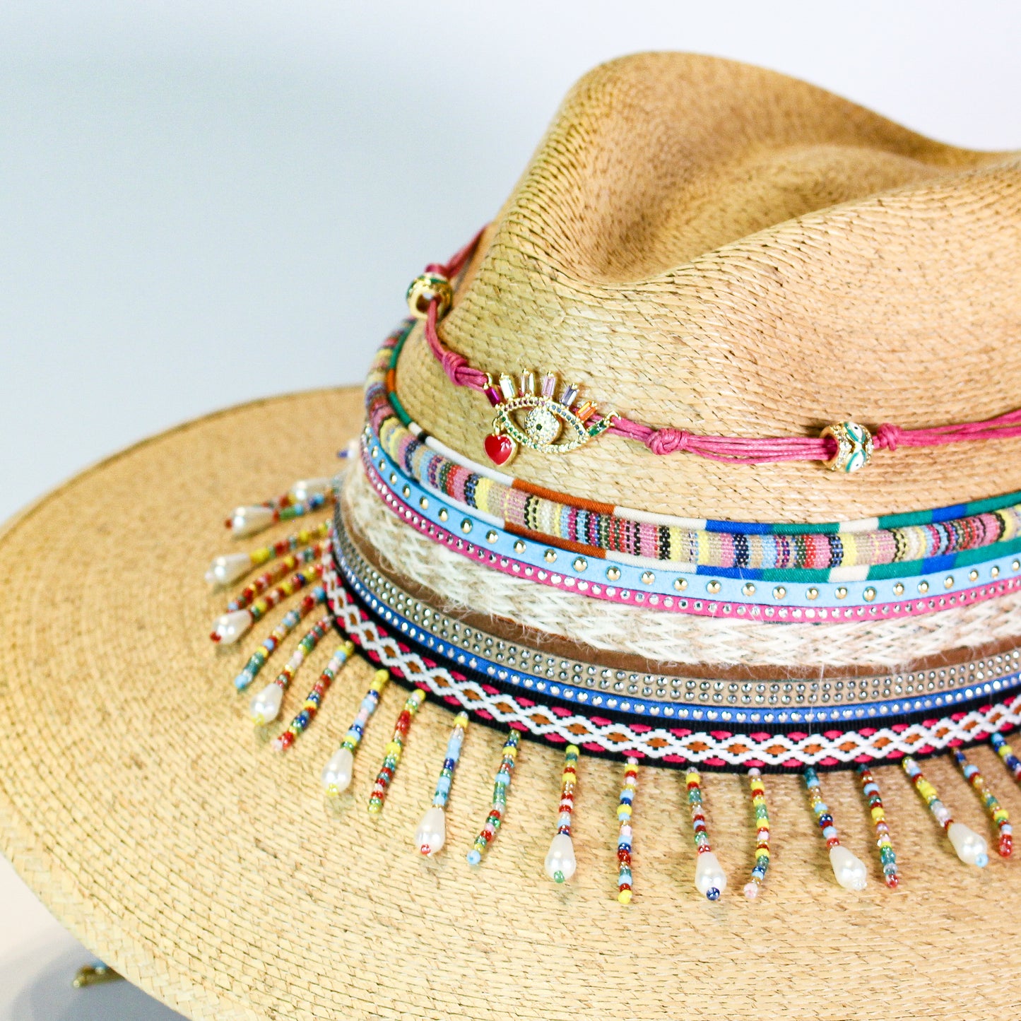 HEARTS AND EYE HAT